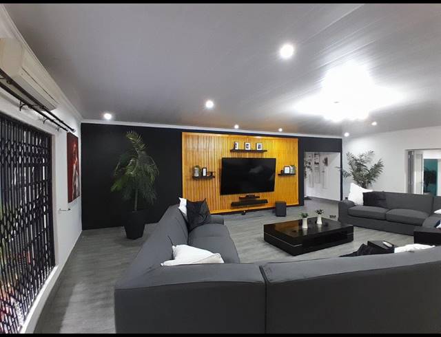 5 BEDROOM HOUSE FOR SALE IN PROTEA PARK